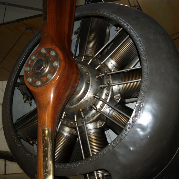 12.Двигатель Clerget 9B на истребителе Sopwith 1½ Strutter.