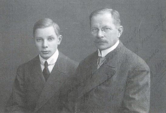 1в.Ю.А.Меллер с сыном Александром.