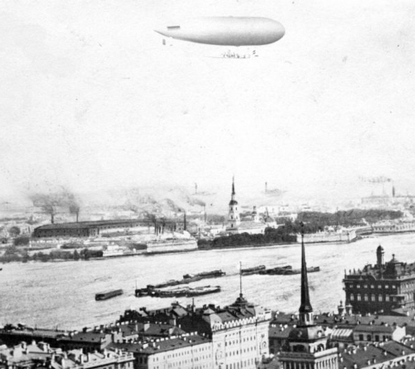 5.Дирижабль АЛЬБАТРОС-II над Санкт-Петербургом. 1912 г.