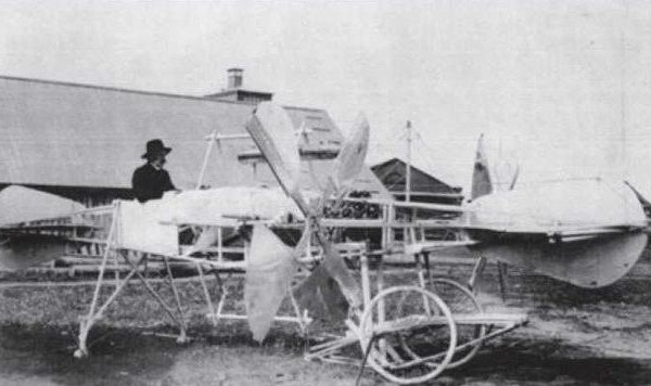 Л.В.Школин в кабине самолёта во время его наземных испытаний.
