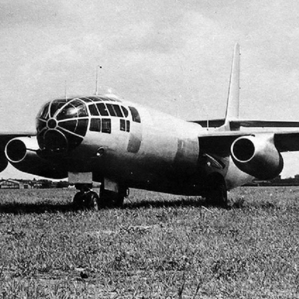 1.Бомбардировщик Ил-22.