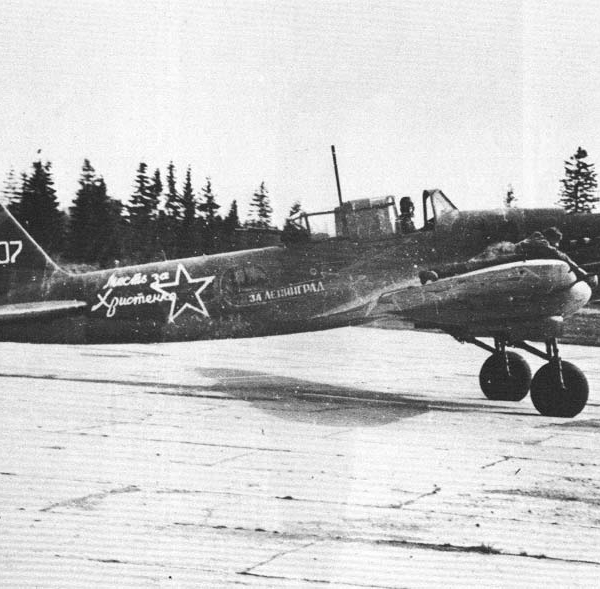 1.Двухместный штурмовик Ил-2 АМ-38Ф