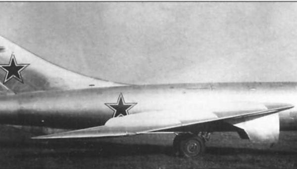 1.Фронтовой истребитель Су-17 (первый).