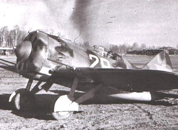 1.Истребитель И-16 тип 17 перед взлетом.Осень 1941г.
