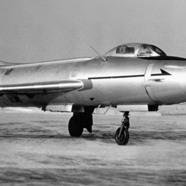 1.Истребитель Су-7.