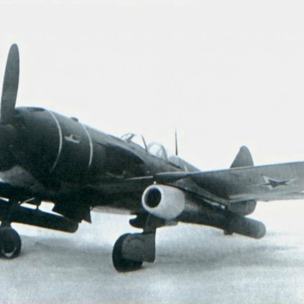 1.Ла-9 с пульсирующими воздушно-реактивными двигателями В.Н.Челомея.