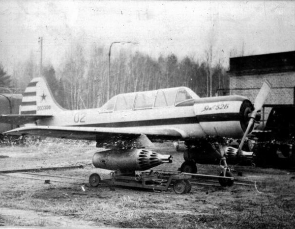 1.Легкий ударный самолет Як-52Б.