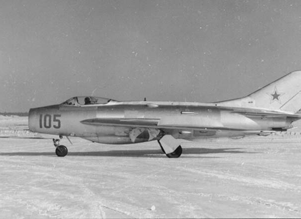 1.МиГ-19 (СМ-20-1)