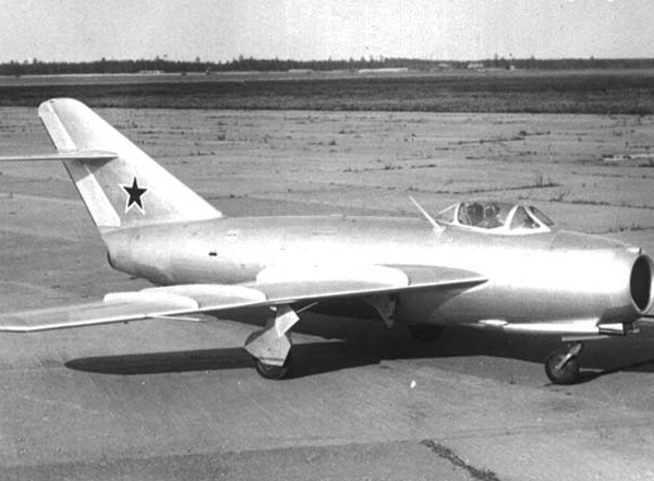 1.Опытный истребитель МиГ-17 (СИ).
