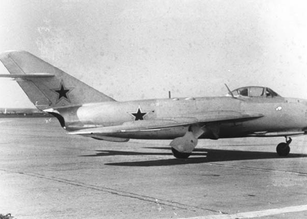 1.Опытный истребитель МиГ-17 (СМ-1).
