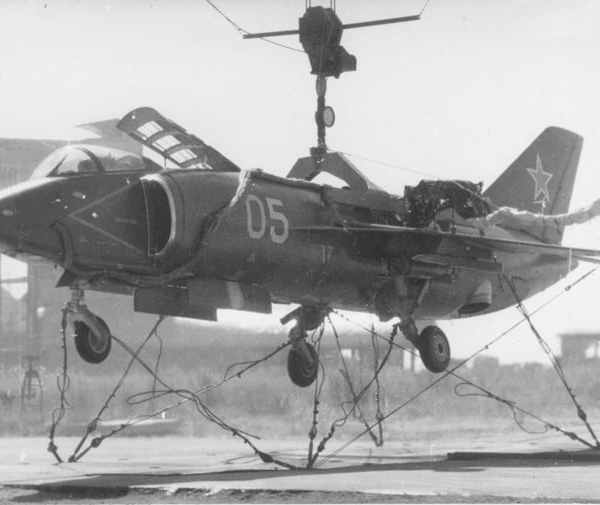 1.Первый опытный Як-36М на стендовых испытаниях.