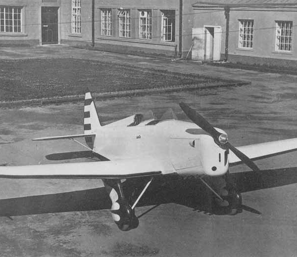 1.Прототип УТ-2 Я-20 с двигателем Renault-4Pei.