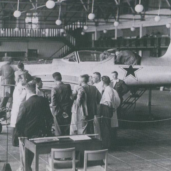 1.Прототип Як-23 в сборочном цехе.