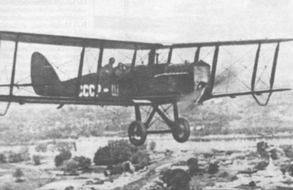 1.Самолет П-1 в полете.