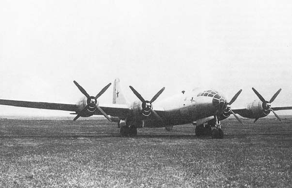 1.Ту-4 (Б-4) - первый опытный образец самолета.