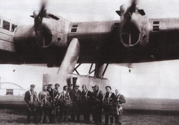 11.К.А.Калинин с экипажем К-7 перед полетом