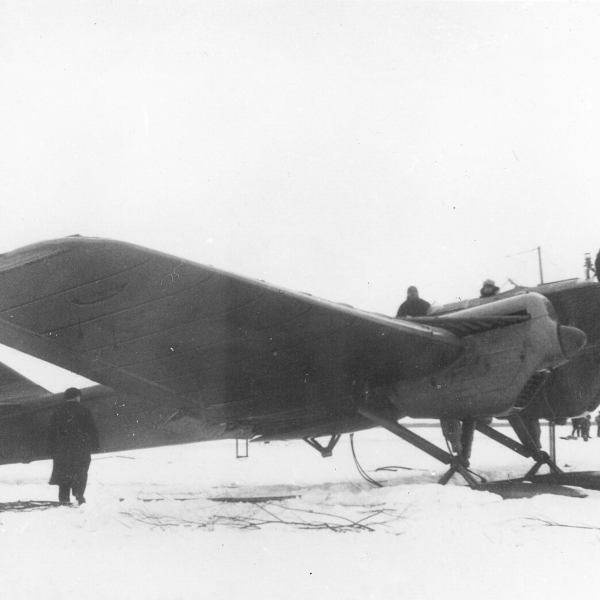 11.Самолет ПС-7 Н166.