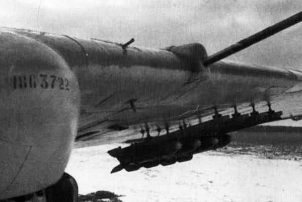 13.Вооружение на крыле Ил-2 первой серии.