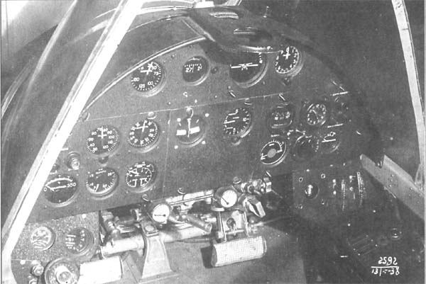 16.Приборная панель летчика Су-2.