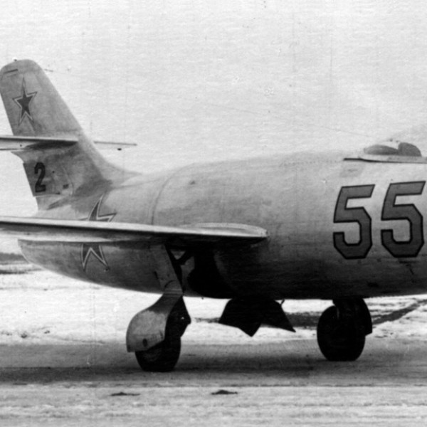 istrebitel-yak-25-pervyj