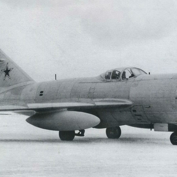 2.Ла-200 с РЛС Торий-А . 1950 г. 2