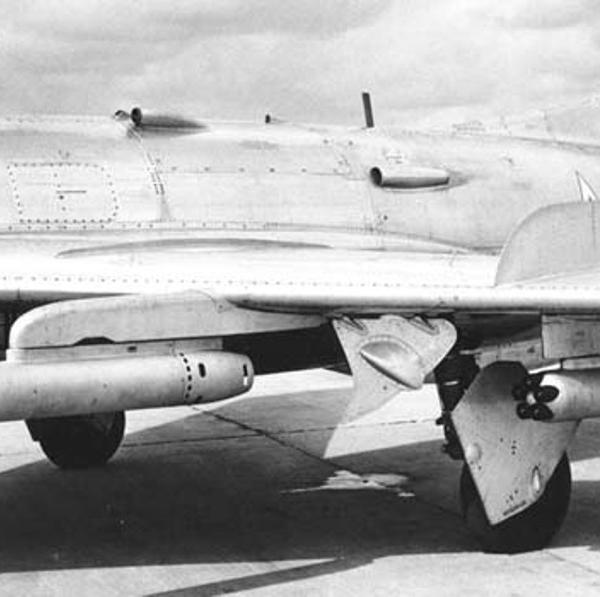 2.МиГ-19 (СМ-2А)
