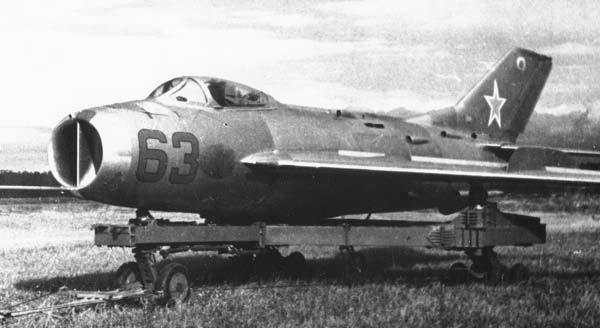 2.МиГ-19СВ подготовлен к транспортировке.