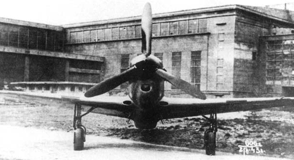 2.Первый вариант истребителя Як-1М.