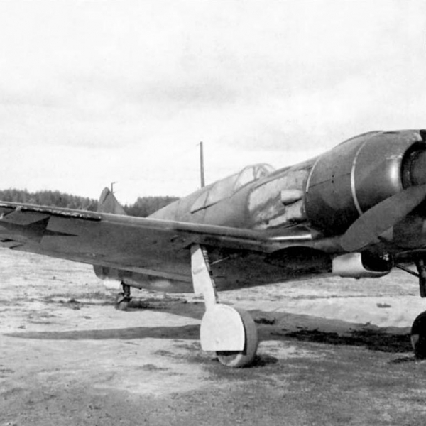 2.Серийный Ла-5 № 37210444 на аэродроме НИИ ВВС. Октябрь 1942 года
