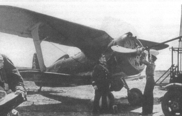20.Запуск двигателя И-153 авиации ЧФ. Лето 1941 г.