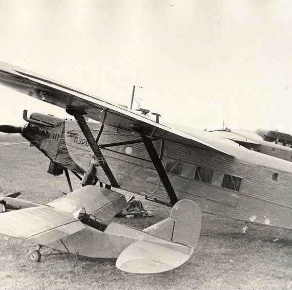 2г.К-5 М-17Ф и легкий самолет Октябрёно. Тушино 1938 г.
