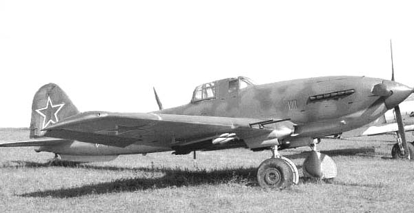 3.Ил-10М на полевом аэродроме.