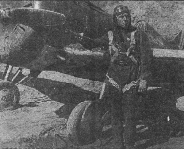 3.Летчик 84-го ИАП А.Худяков у И-16 тип 27.
