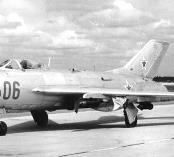 3.МиГ-19 (СМ-2Б)