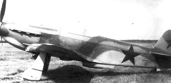 3.Первый вариант истребителя Як-1М.
