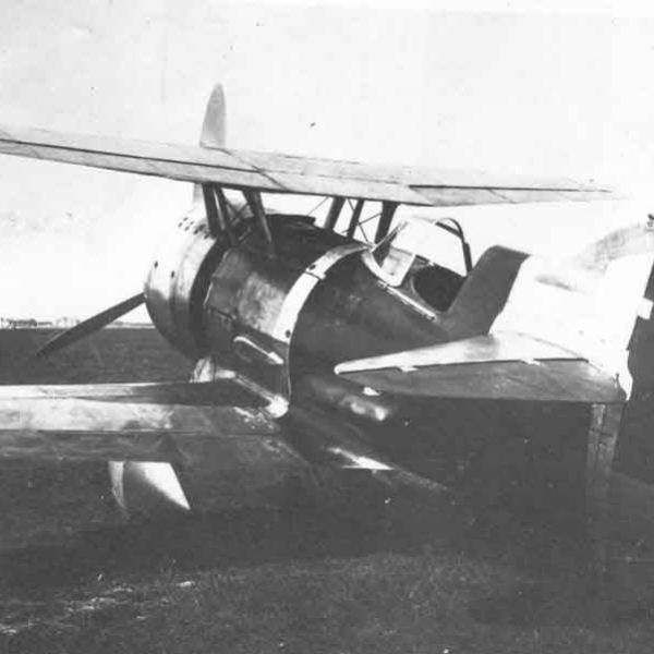 3.Самолет № 7211 на аэродроме авиазавода № 21.1937 г.