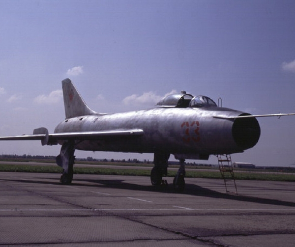 3а.Истребитель Су-7.