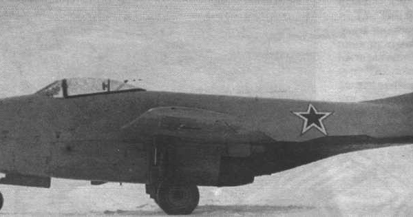 3б.МиГ-9 с глушителем бабочка на пушке Н-37.