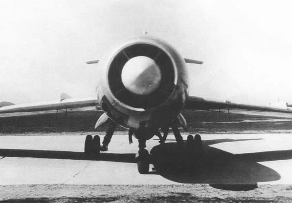 4.Ла-200 с РЛС Торий-А . 1950 г. 4