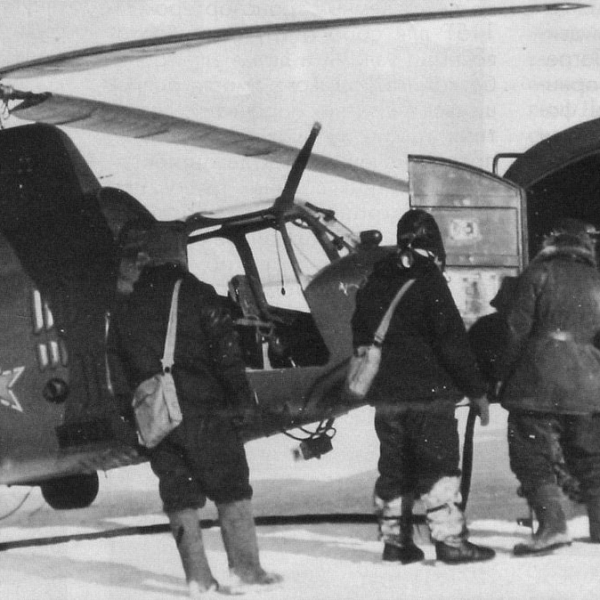 4.Ми-1М ВВС СССР. Заправка на стоянке.