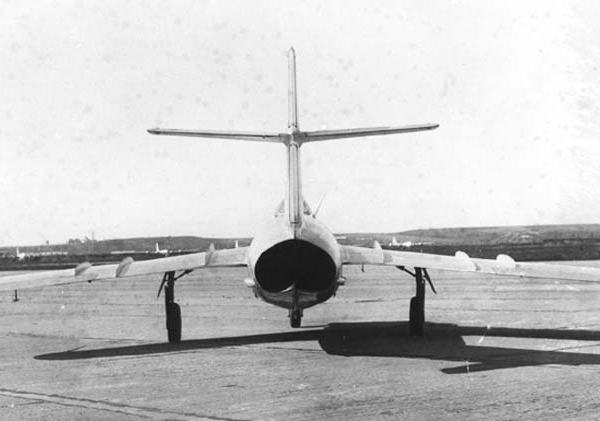 4.МиГ-17 (СМ-1). Вид сзади.