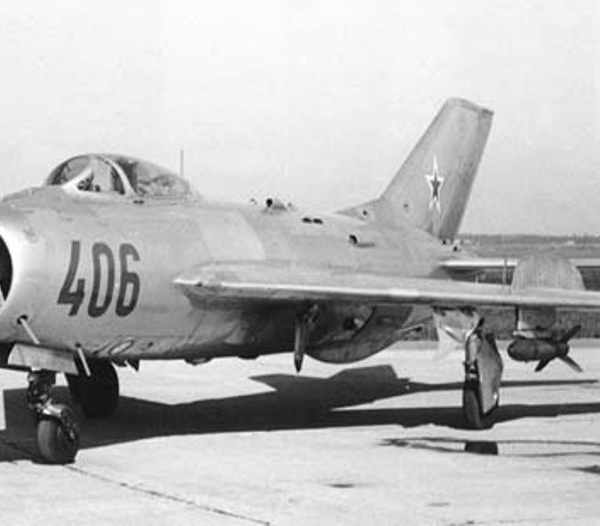 4.МиГ-19 (СМ-2В)
