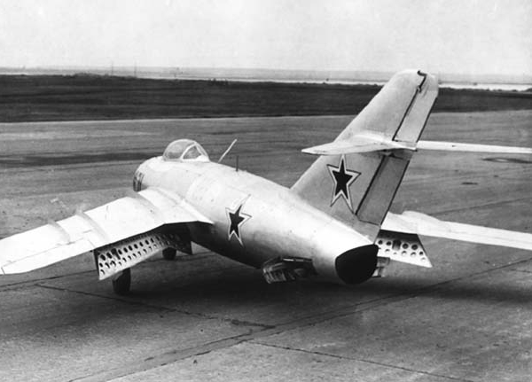 4.Опытный истребитель МиГ-17 (СИ-2).
