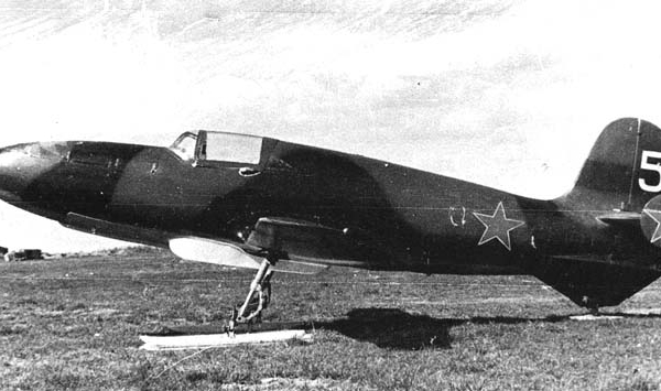 4.Самолет БИ-5 весной 1945 г. при проведении планерных испытаний