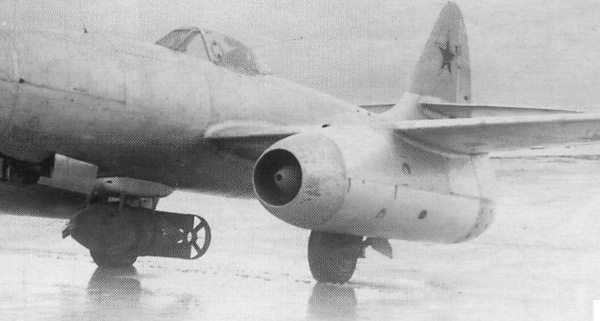 4.Су-9 (первый) с бомбой ФАБ-500.