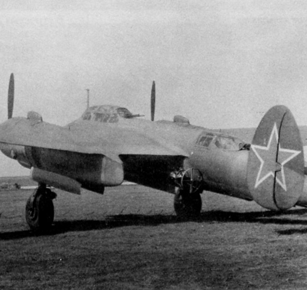 4.Ту-2С на полевом аэродроме.