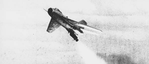 4.Взлет МиГ-19 (СМ-30) с ускорителем ПРД-23.