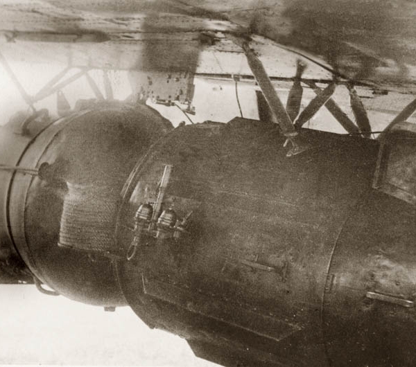 4а.Мина МАВ-1, подвешенная под самолет ДБ-ЗТ. 1940 г.