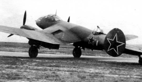 5.Ер-2 с двигателями АЧ-30Б.