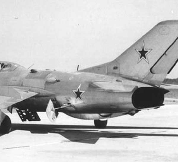 5.МиГ-19П (СМ-7-2)